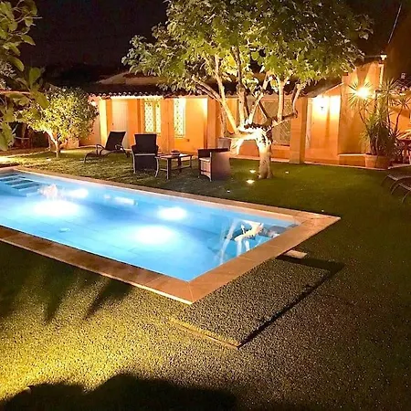 Avec Piscine Dans Le Centre Villa *